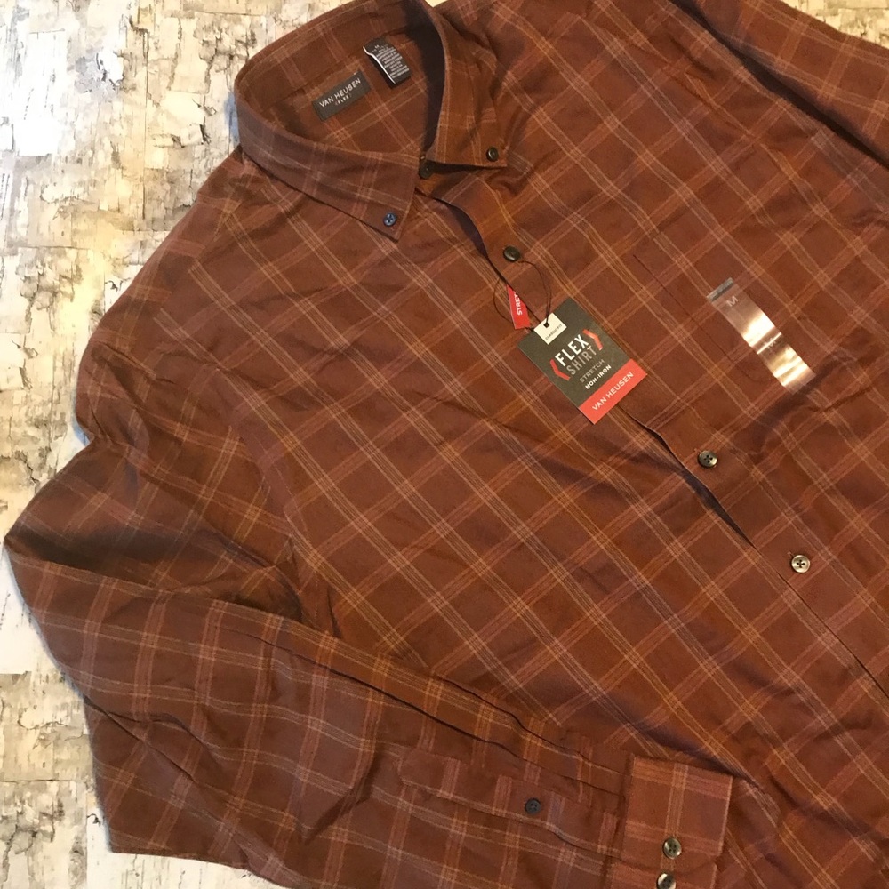 Long-sleeve Van Heusen button-down Shirt
